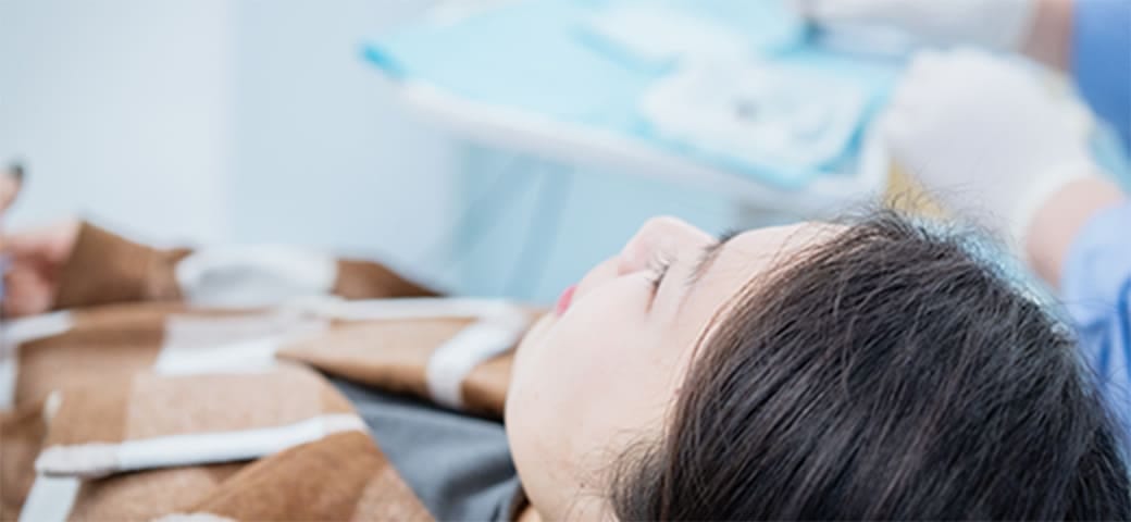 静脈内鎮静法であっという間に終わる。怖がりの方でもいつの間にか治療が終わり安心。